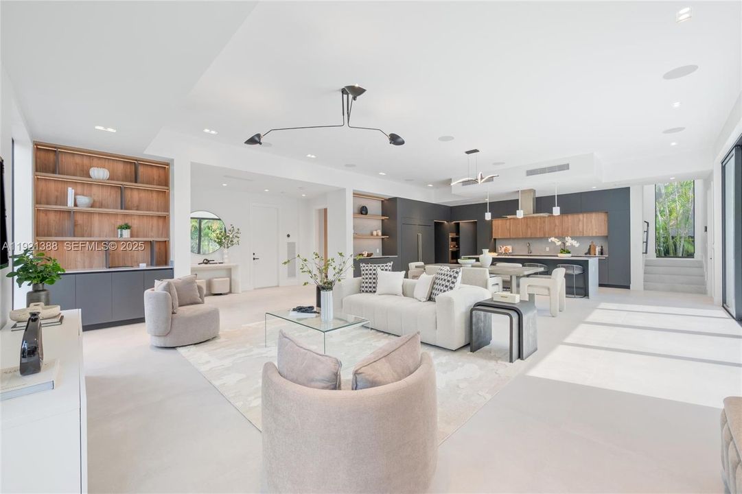 For Sale: $3,395,000 (5 beds, 5 baths, 4008 Square Feet)