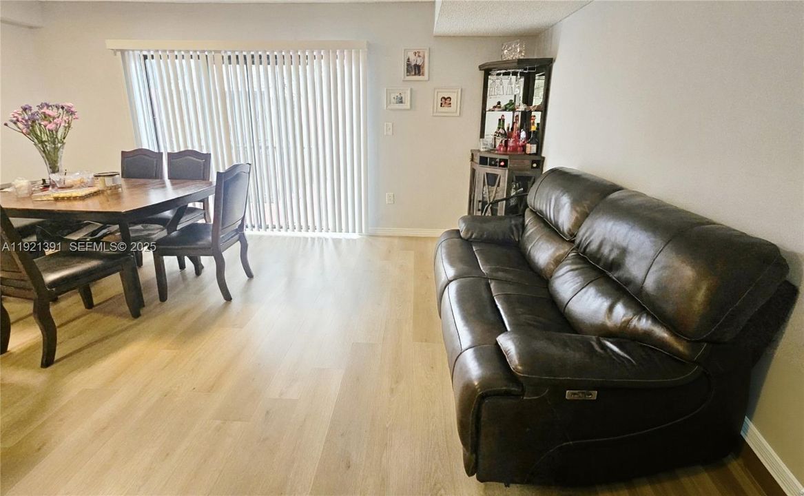 В аренду: $2,750 (2 спален, 2 ванн, 1290 Квадратных фут)