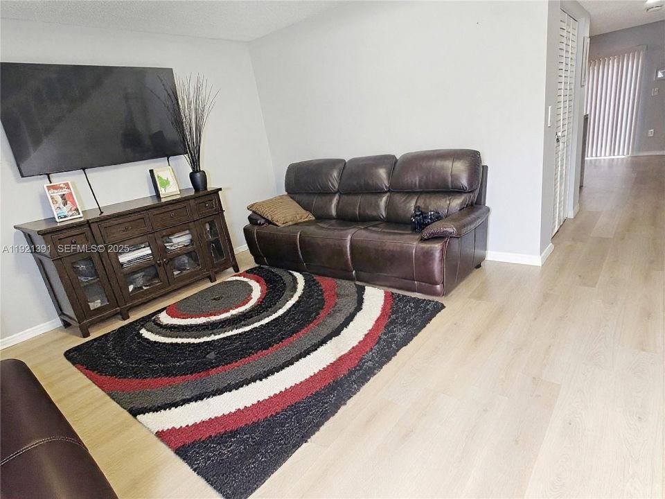 В аренду: $2,750 (2 спален, 2 ванн, 1290 Квадратных фут)