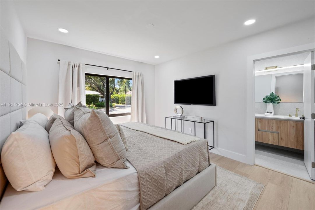 For Rent: $8,500 (4 beds, 3 baths, 1883 Square Feet)