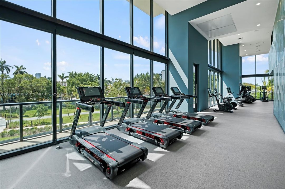 Active With Contract: $3,553 (1 beds, 2 baths, 1081 Square Feet)