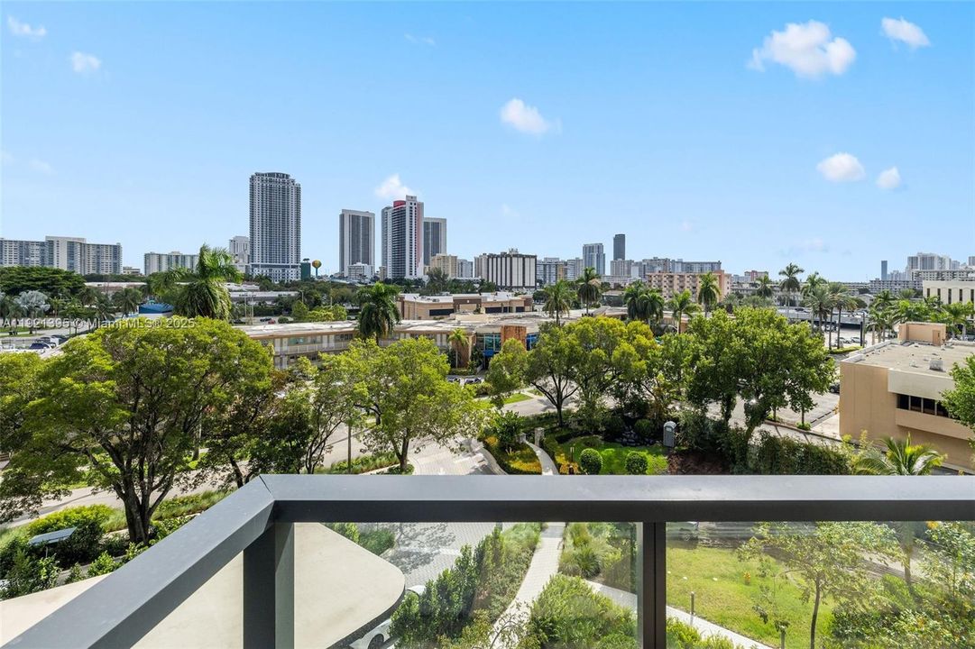 Active With Contract: $3,553 (1 beds, 2 baths, 1081 Square Feet)