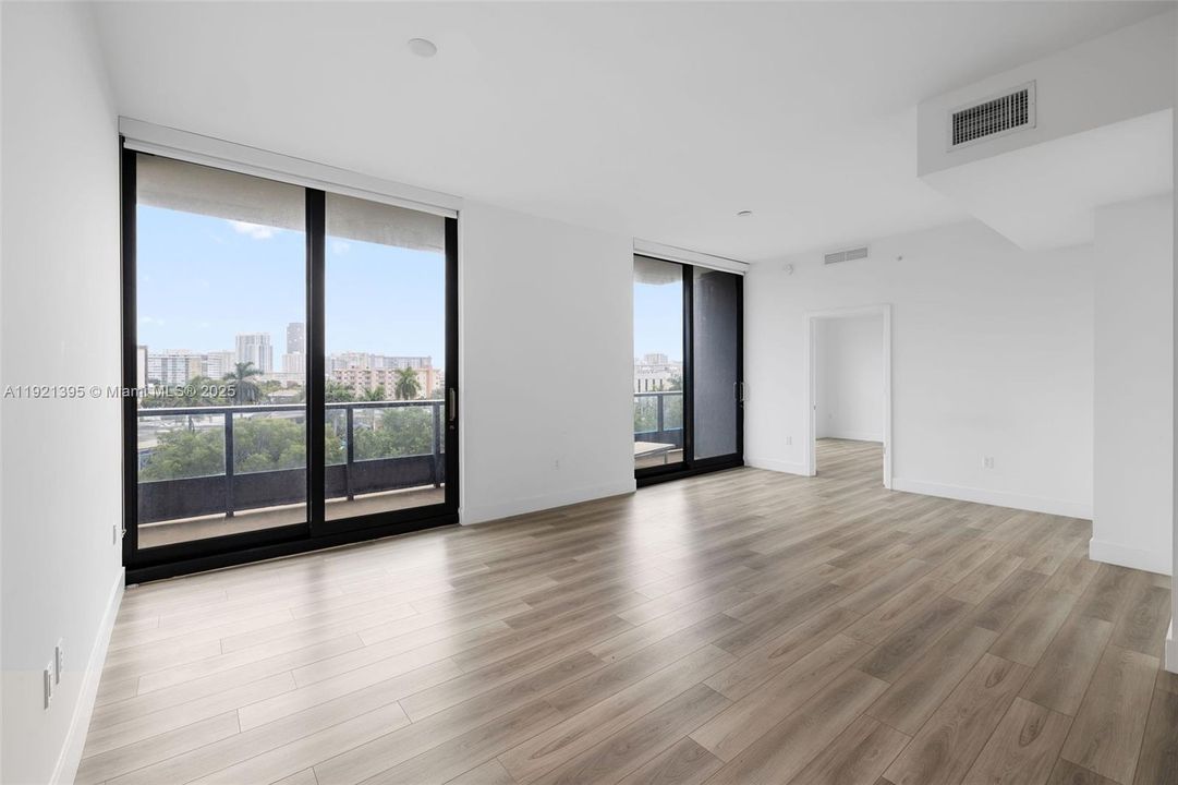 Active With Contract: $3,553 (1 beds, 2 baths, 1081 Square Feet)