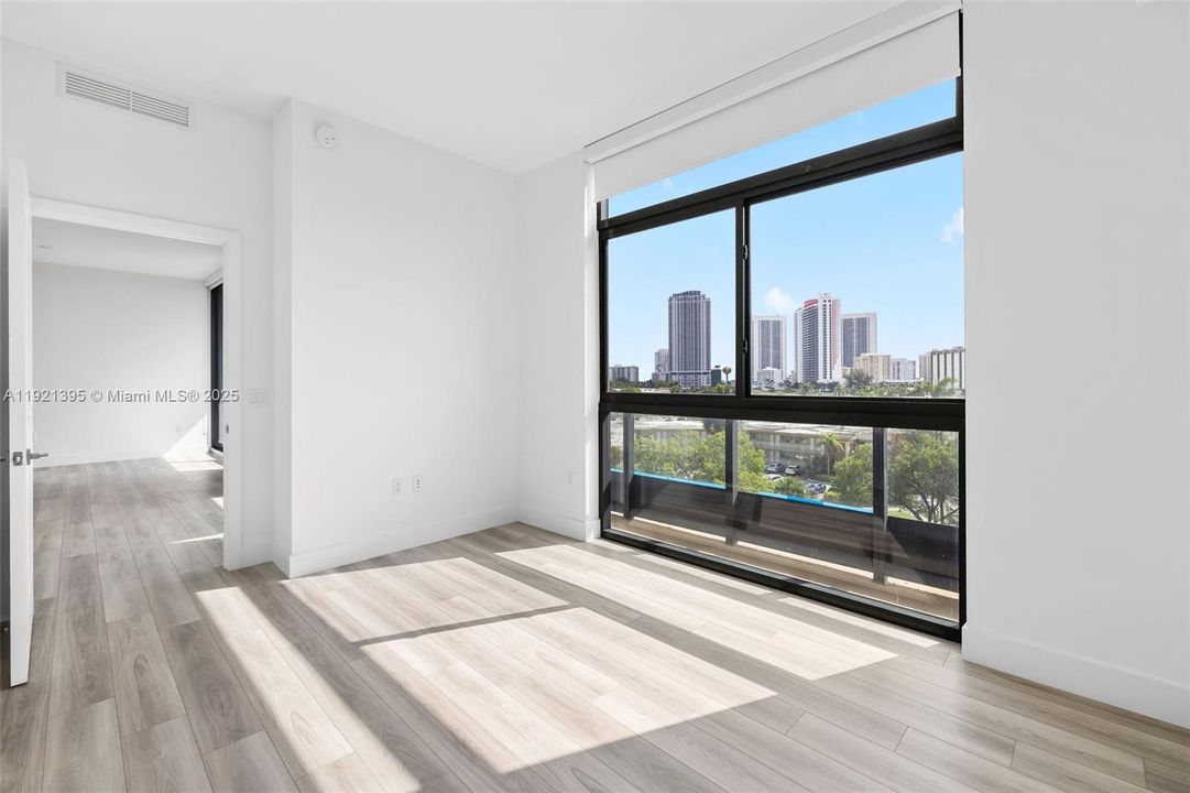 Active With Contract: $3,553 (1 beds, 2 baths, 1081 Square Feet)