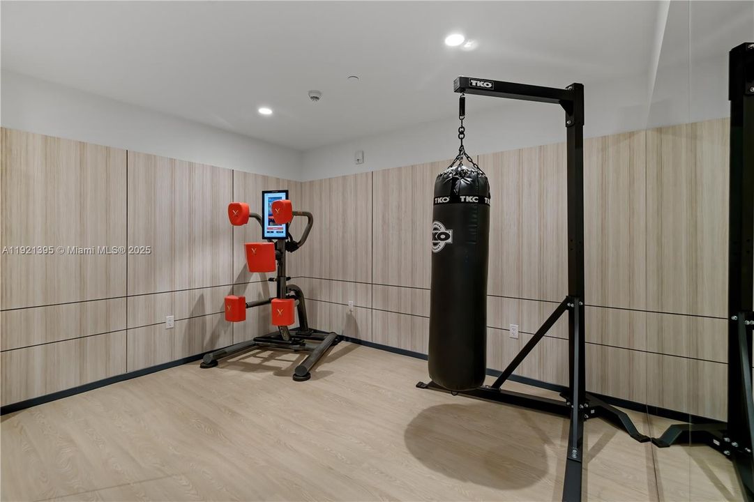 Active With Contract: $3,553 (1 beds, 2 baths, 1081 Square Feet)