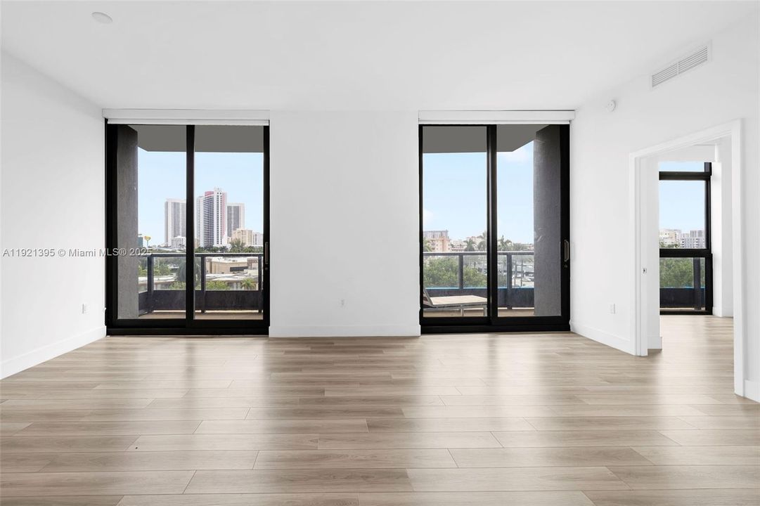 Active With Contract: $3,553 (1 beds, 2 baths, 1081 Square Feet)