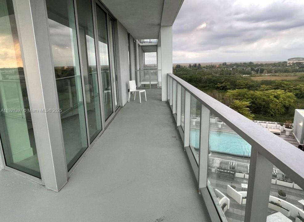 For Sale: $589,000 (3 beds, 3 baths, 1297 Square Feet)