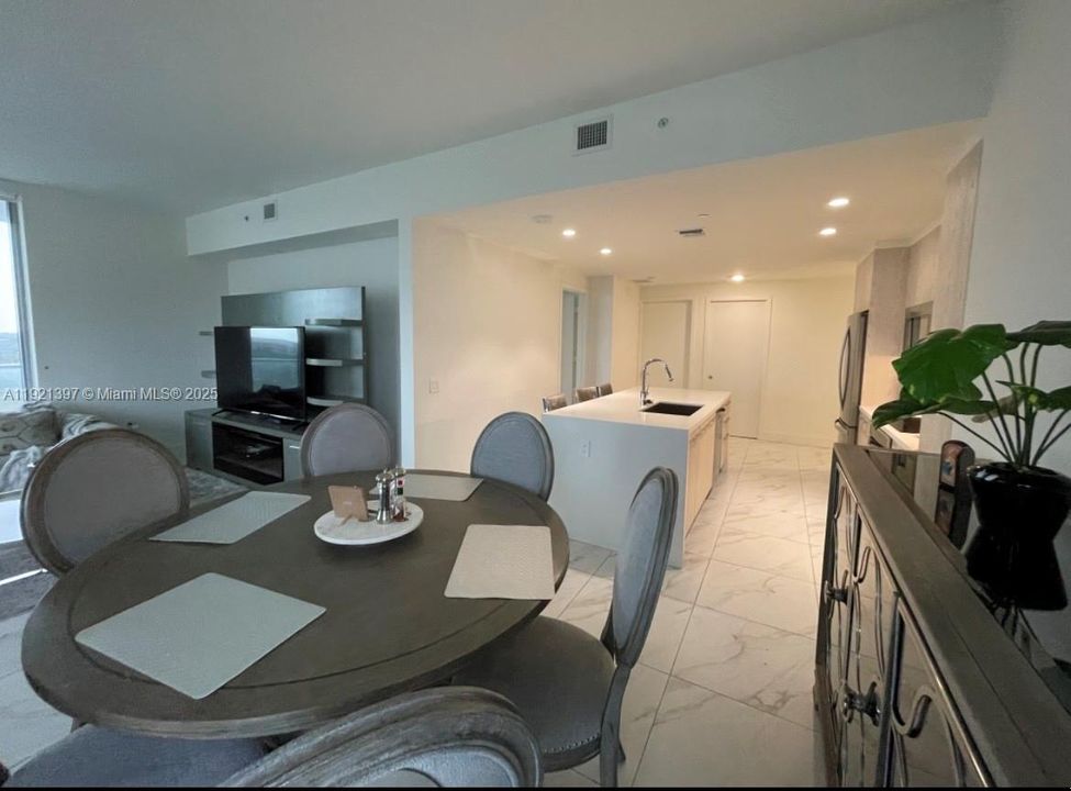 For Sale: $589,000 (3 beds, 3 baths, 1297 Square Feet)