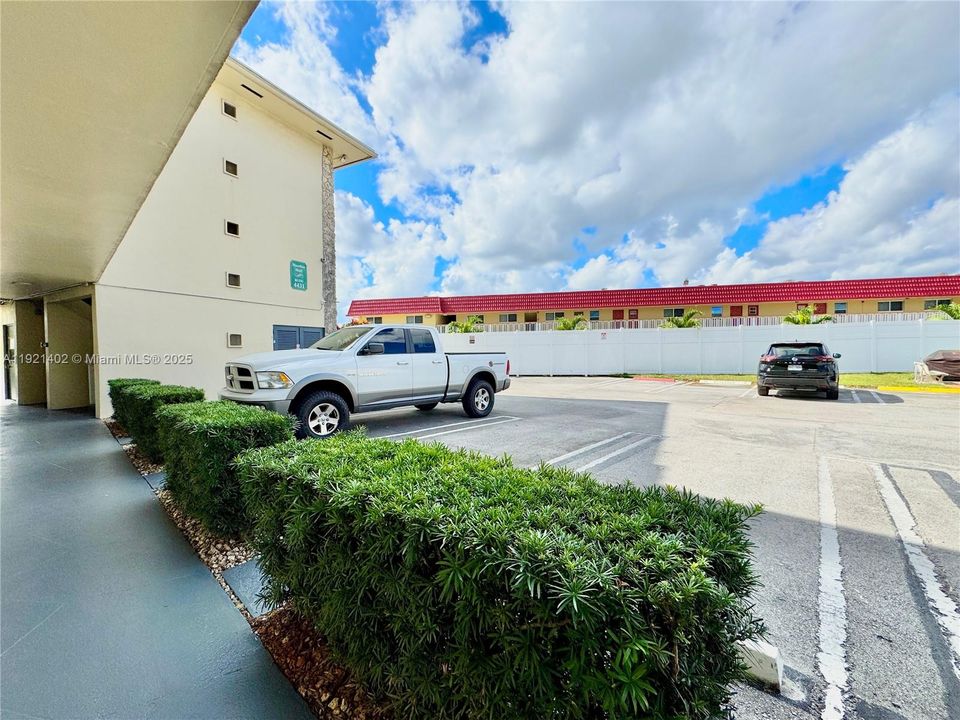 待售: $87,000 (1 贝兹, 1 浴室, 680 平方英尺)