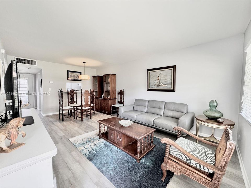 待售: $87,000 (1 贝兹, 1 浴室, 680 平方英尺)