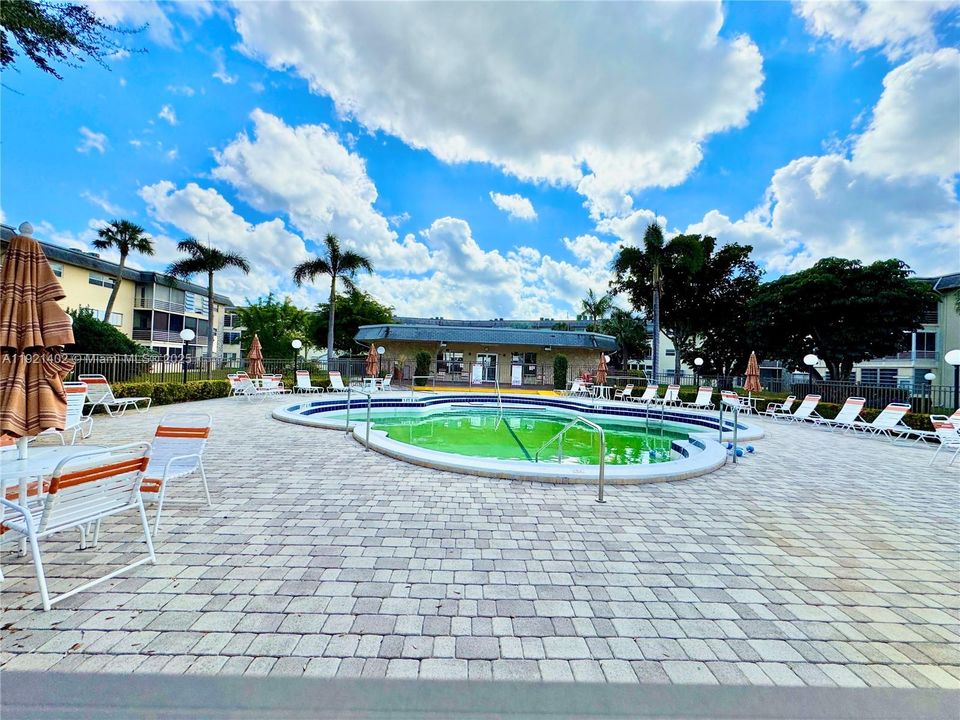 待售: $87,000 (1 贝兹, 1 浴室, 680 平方英尺)