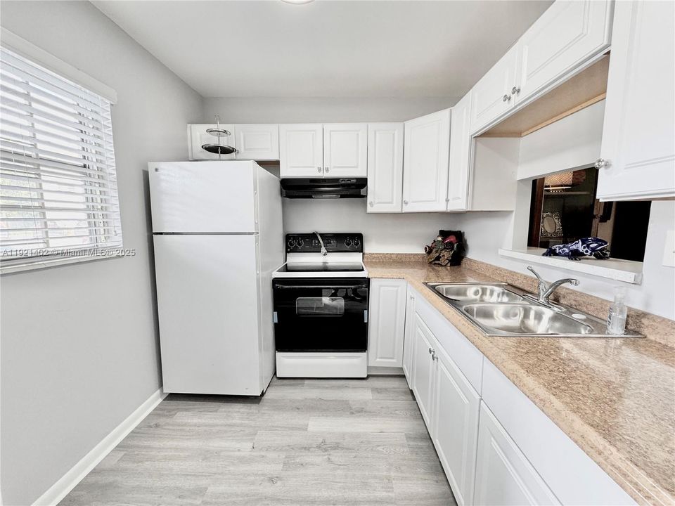 待售: $87,000 (1 贝兹, 1 浴室, 680 平方英尺)