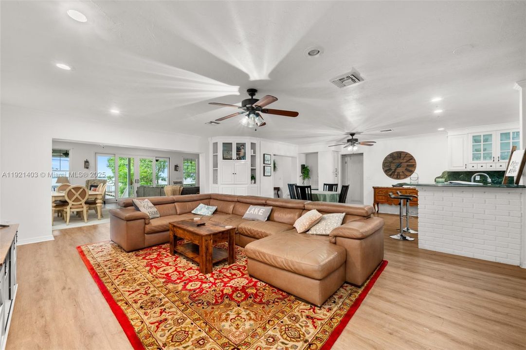 En Renta: $4,500 (5 camas, 4 baños, 4560 Pies cuadrados)