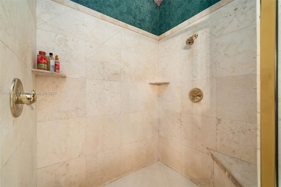 En Renta: $4,500 (5 camas, 4 baños, 4560 Pies cuadrados)