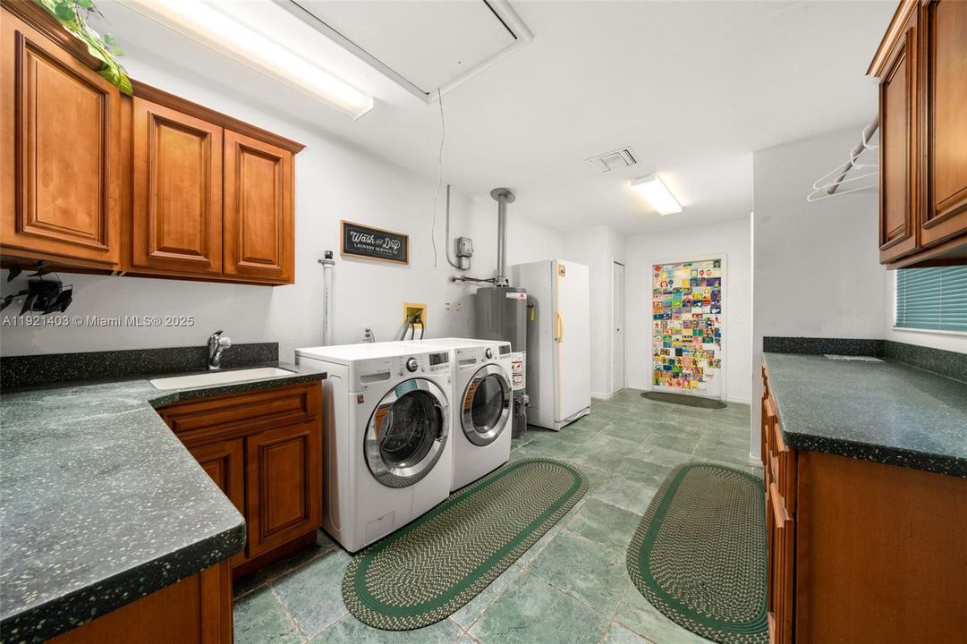 En Renta: $4,500 (5 camas, 4 baños, 4560 Pies cuadrados)