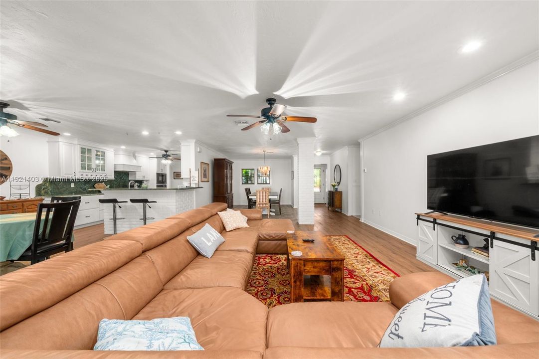 En Renta: $4,500 (5 camas, 4 baños, 4560 Pies cuadrados)