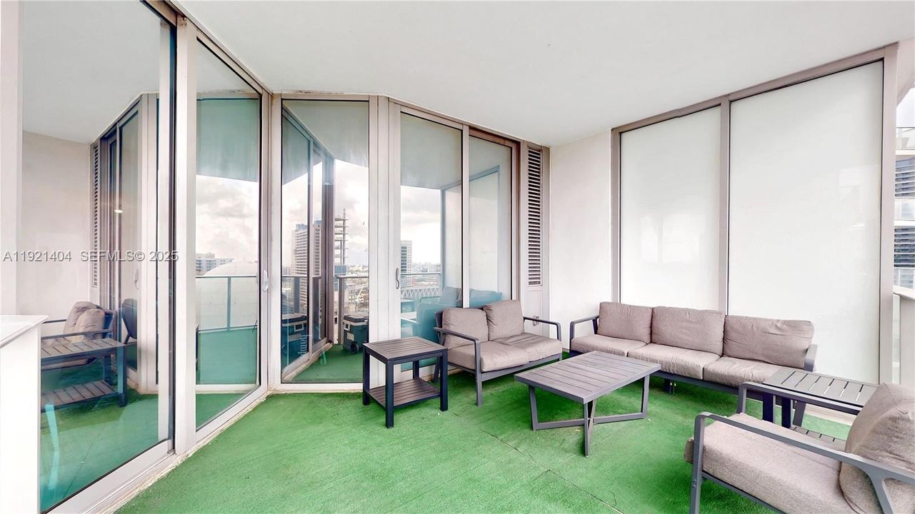 En Venta: $875,000 (3 camas, 3 baños, 1498 Pies cuadrados)