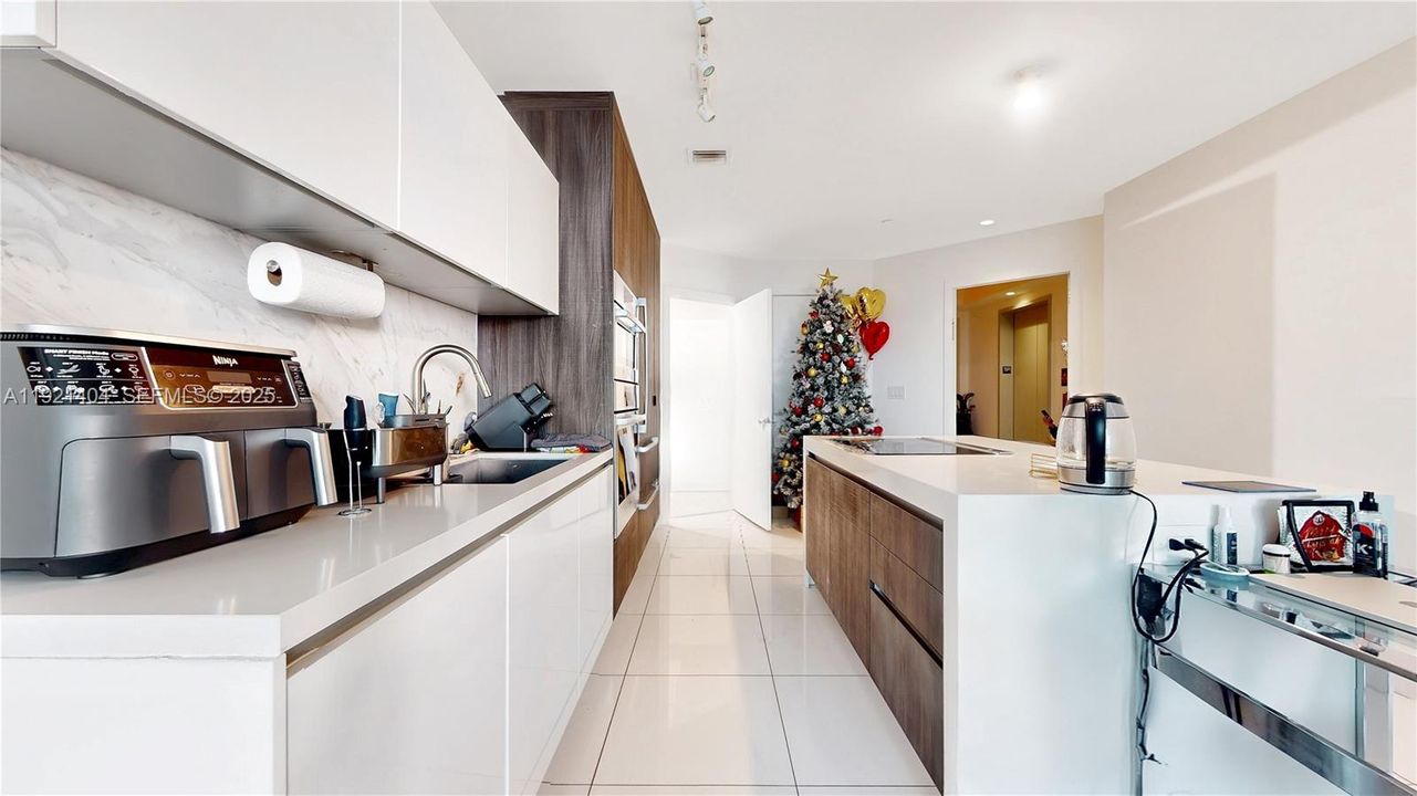 En Venta: $875,000 (3 camas, 3 baños, 1498 Pies cuadrados)