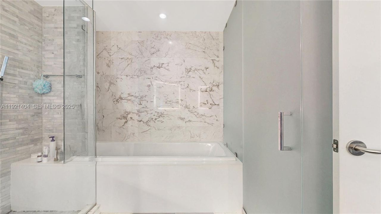 En Venta: $875,000 (3 camas, 3 baños, 1498 Pies cuadrados)