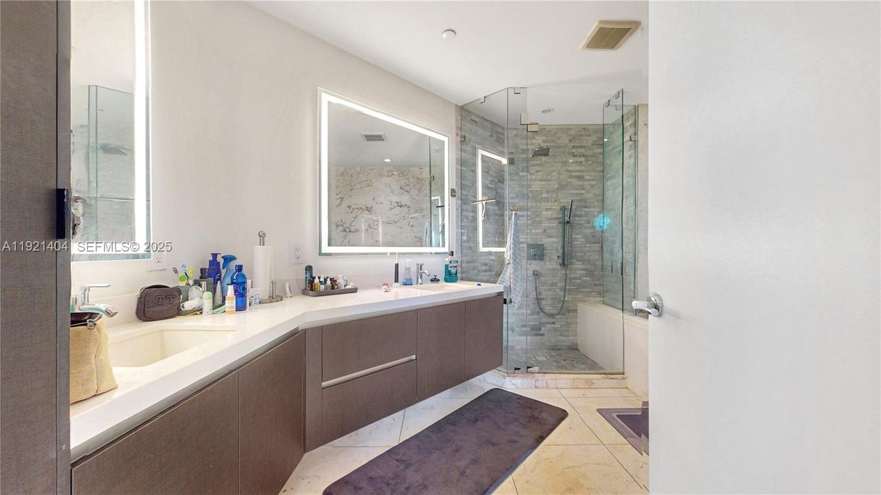 En Venta: $875,000 (3 camas, 3 baños, 1498 Pies cuadrados)