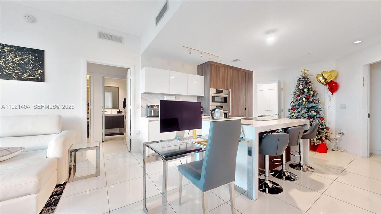 En Venta: $875,000 (3 camas, 3 baños, 1498 Pies cuadrados)