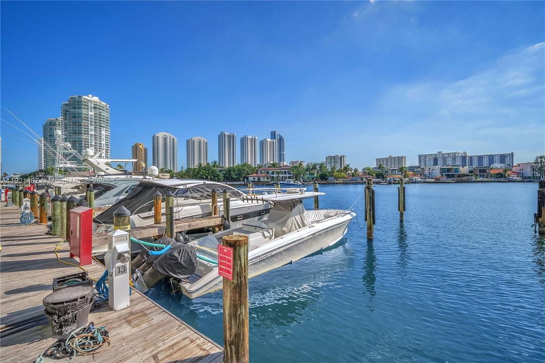 For Sale: $1,095,000 (3 beds, 2 baths, 1865 Square Feet)