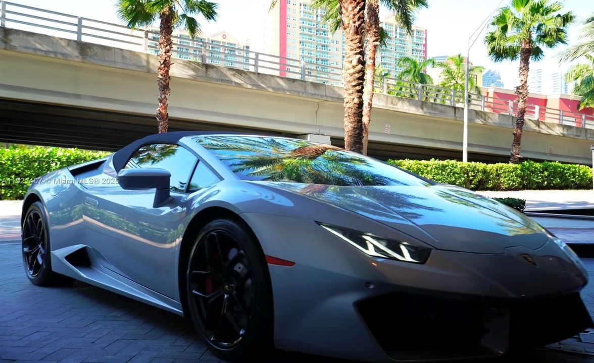 For Sale: $1,095,000 (3 beds, 2 baths, 1865 Square Feet)