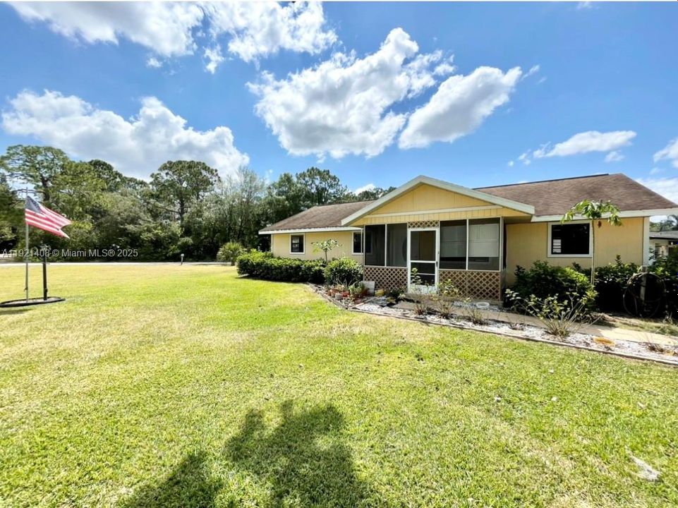 For Rent: $1,750 (3 beds, 2 baths, 1389 Square Feet)