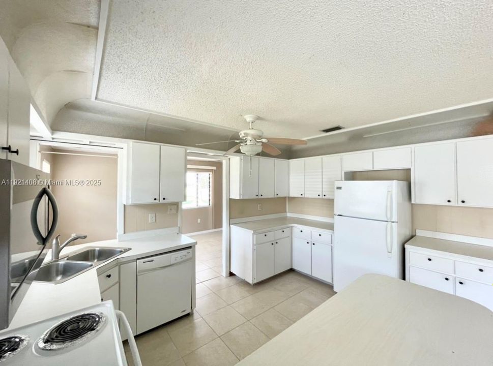 For Rent: $1,750 (3 beds, 2 baths, 1389 Square Feet)