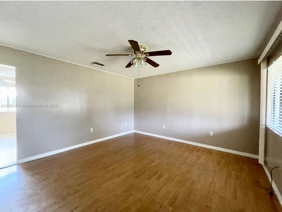 For Rent: $1,750 (3 beds, 2 baths, 1389 Square Feet)