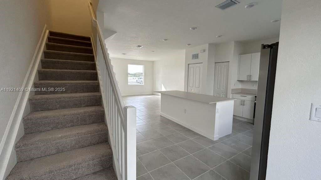 Active With Contract: $2,350 (3 beds, 3 baths, 0 Square Feet)