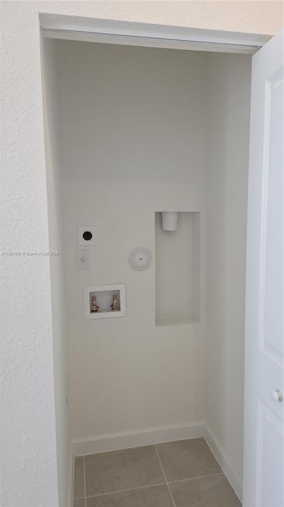 Active With Contract: $2,350 (3 beds, 3 baths, 0 Square Feet)