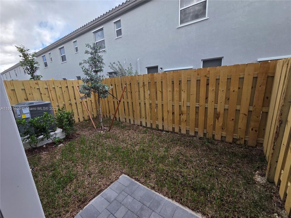 Active With Contract: $2,350 (3 beds, 3 baths, 0 Square Feet)