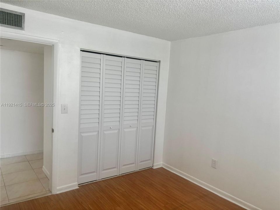 For Rent: $2,200 (2 beds, 2 baths, 983 Square Feet)