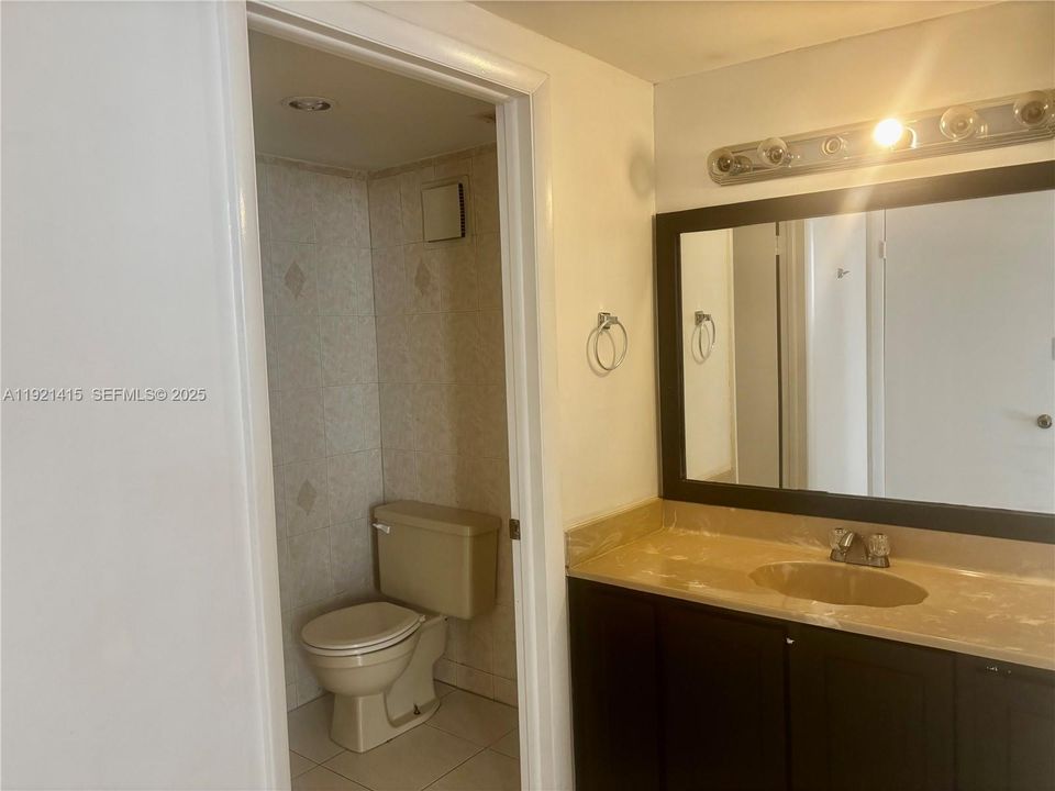 For Rent: $2,200 (2 beds, 2 baths, 983 Square Feet)