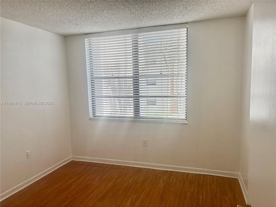 For Rent: $2,200 (2 beds, 2 baths, 983 Square Feet)