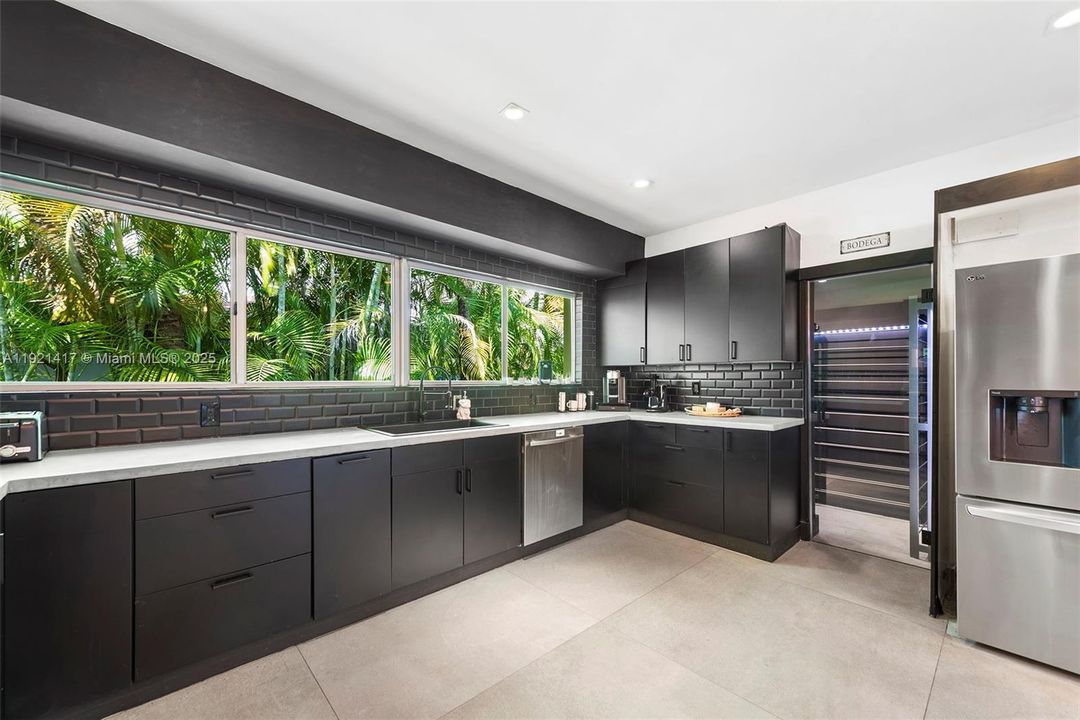 For Sale: $3,690,000 (4 beds, 4 baths, 3016 Square Feet)