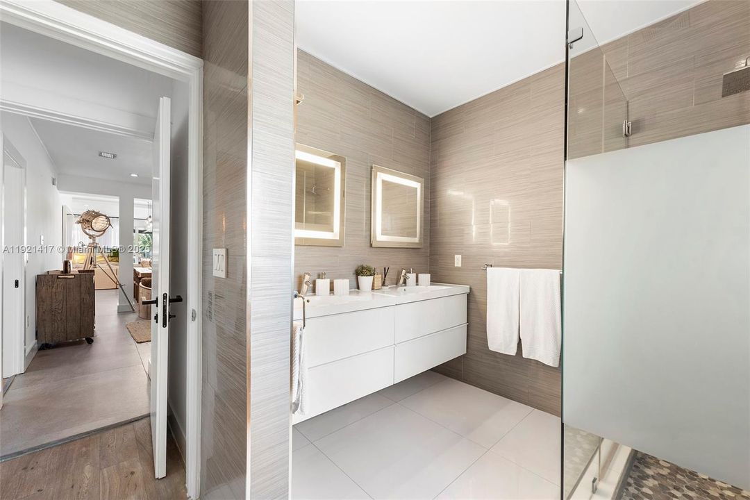 For Sale: $3,690,000 (4 beds, 4 baths, 3016 Square Feet)