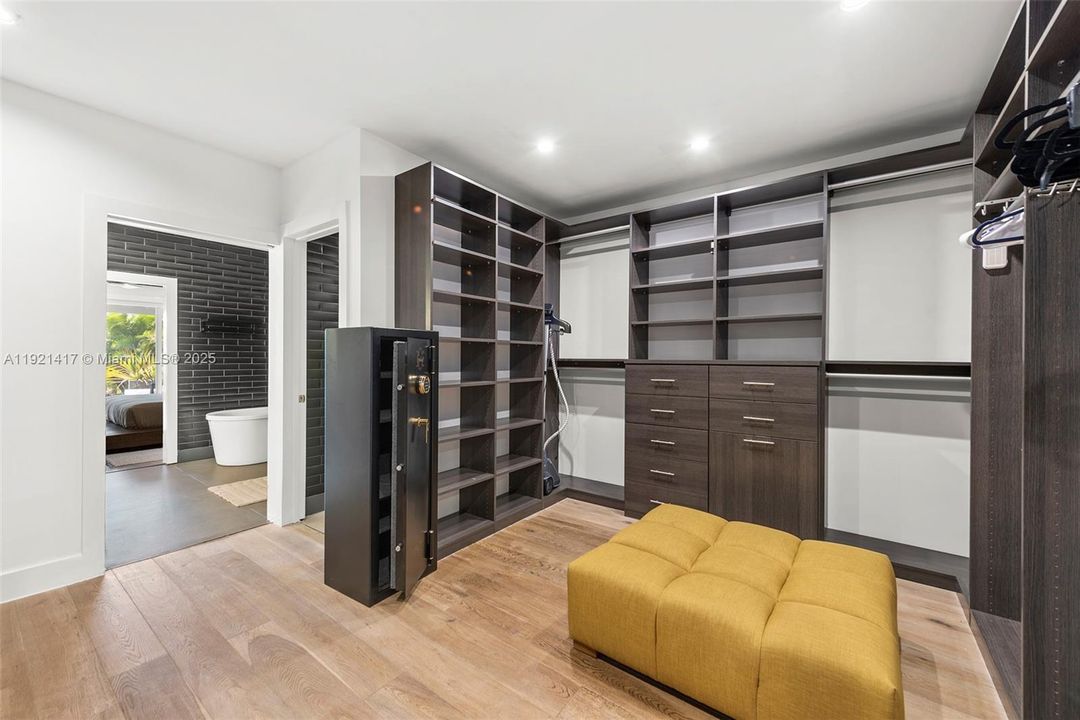 For Sale: $3,690,000 (4 beds, 4 baths, 3016 Square Feet)