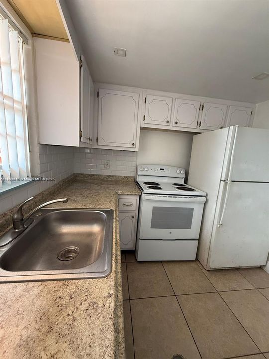 For Rent: $1,350 (0 beds, 1 baths, 407 Square Feet)