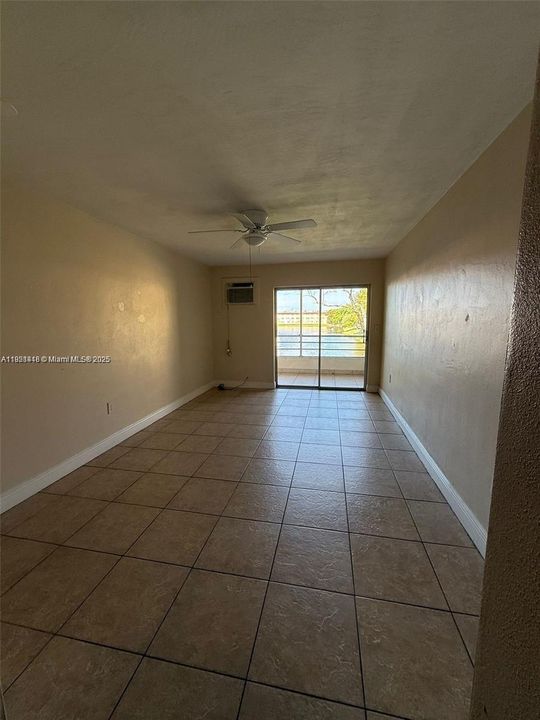For Rent: $1,350 (0 beds, 1 baths, 407 Square Feet)