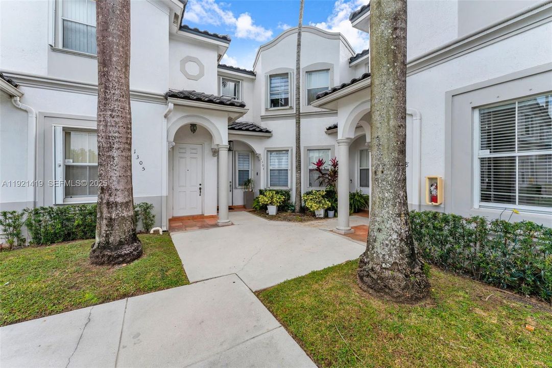 For Sale: $599,000 (5 beds, 3 baths, 1776 Square Feet)