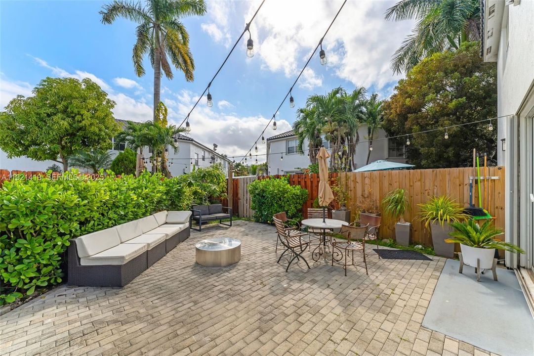 For Sale: $599,000 (5 beds, 3 baths, 1776 Square Feet)