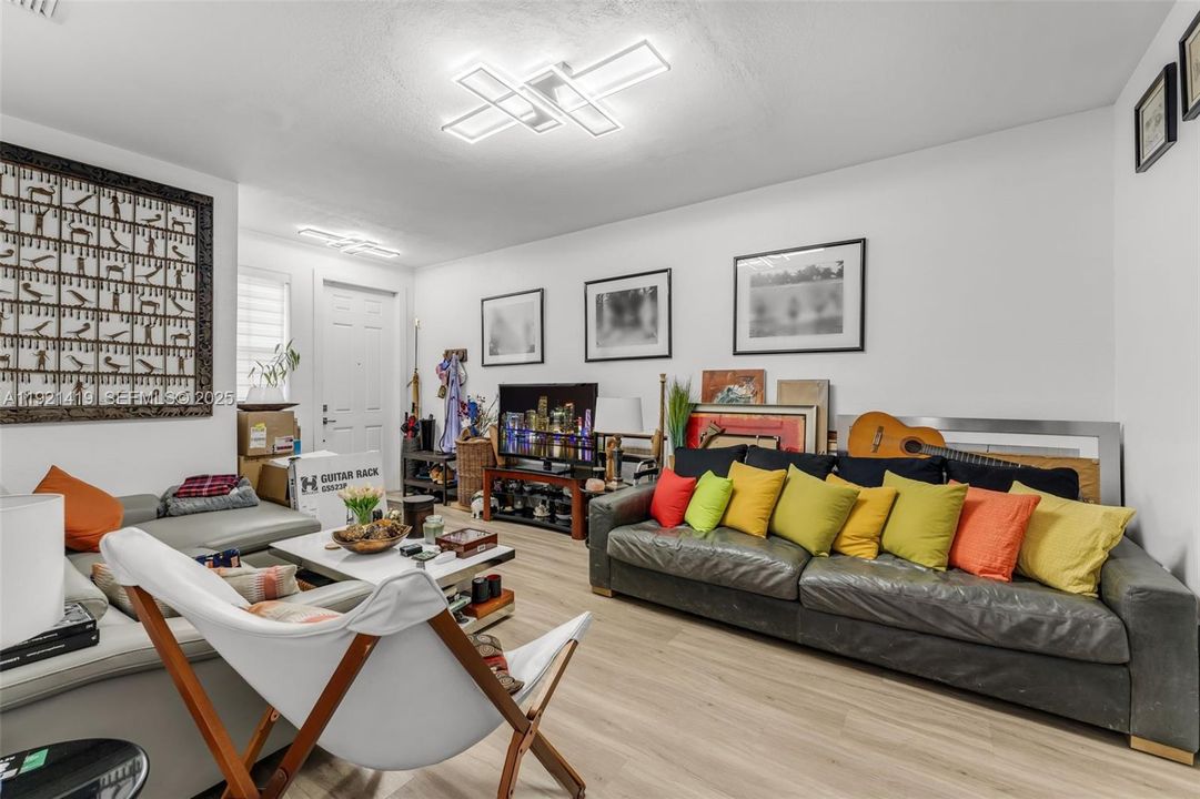 For Sale: $599,000 (5 beds, 3 baths, 1776 Square Feet)