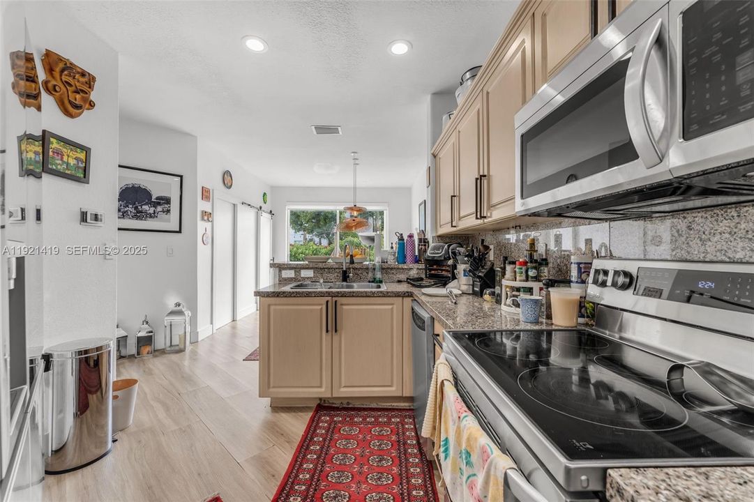 For Sale: $599,000 (5 beds, 3 baths, 1776 Square Feet)