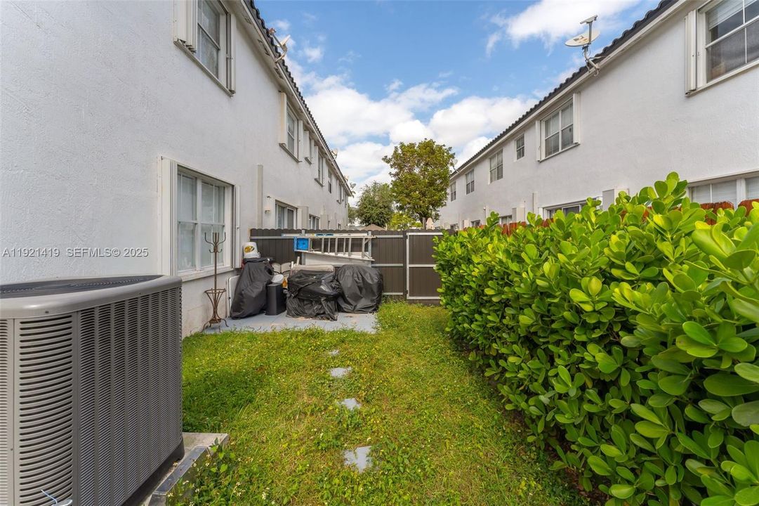 For Sale: $599,000 (5 beds, 3 baths, 1776 Square Feet)