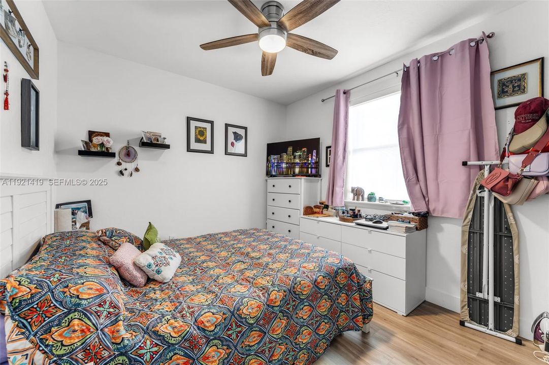 For Sale: $599,000 (5 beds, 3 baths, 1776 Square Feet)