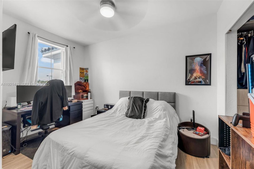 For Sale: $599,000 (5 beds, 3 baths, 1776 Square Feet)