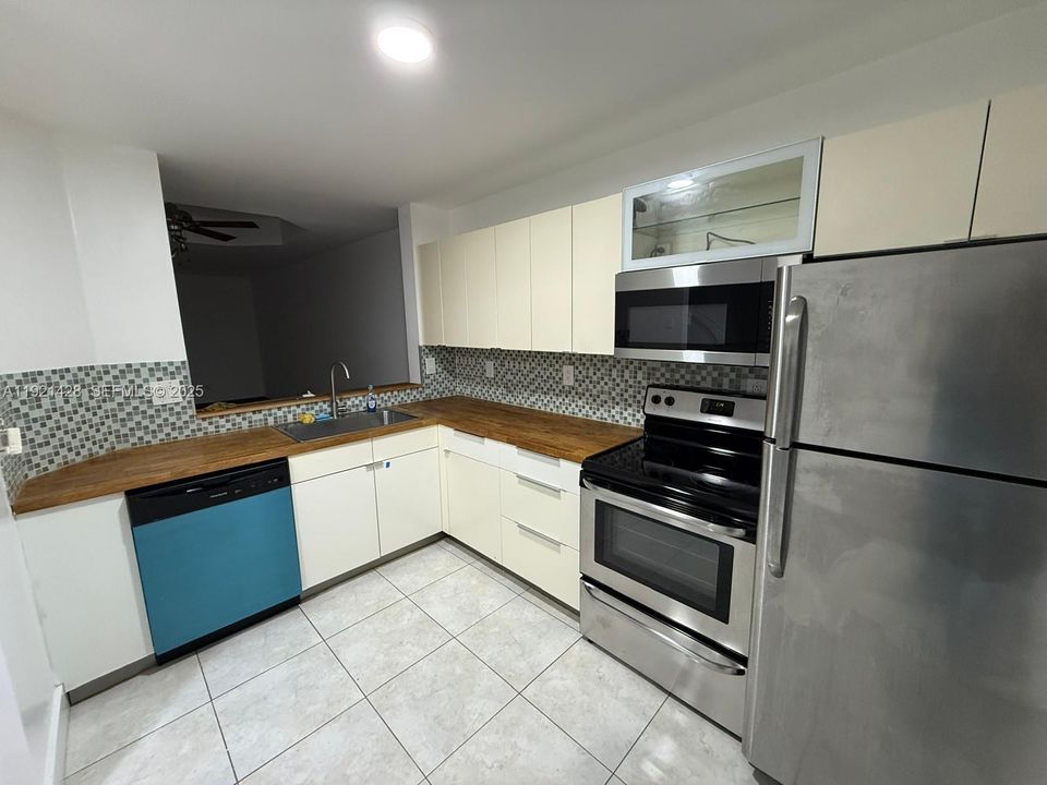 For Rent: $2,750 (3 beds, 2 baths, 1150 Square Feet)