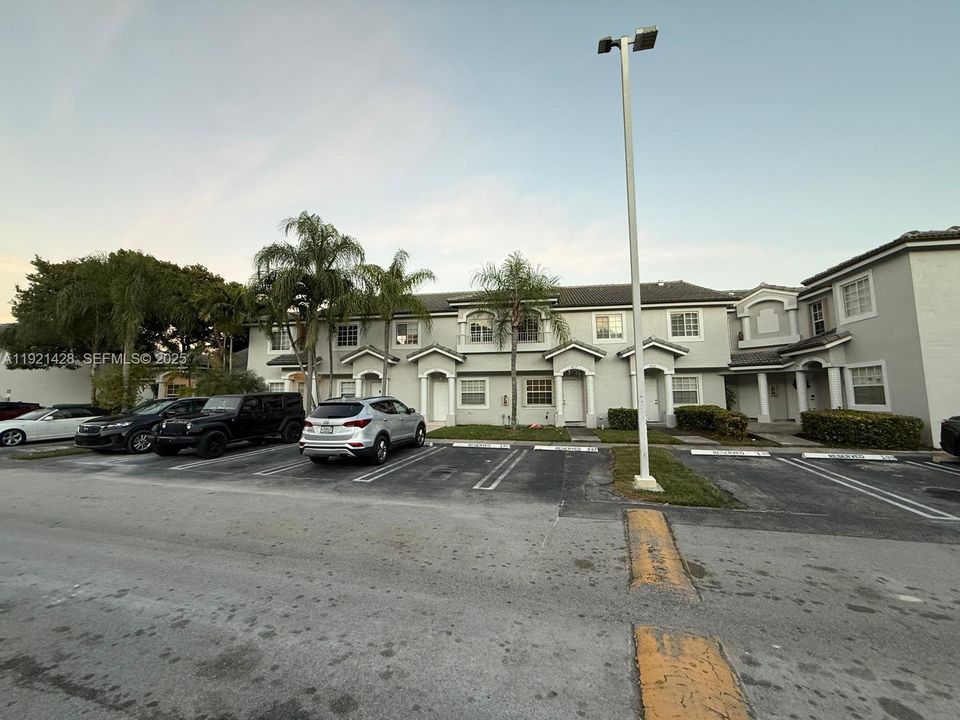 For Rent: $2,750 (3 beds, 2 baths, 1150 Square Feet)